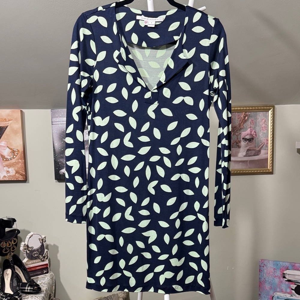NWOT Diane Von Furstenberg Navy Dress with Mint Leaf Print 100% Silk Hologram